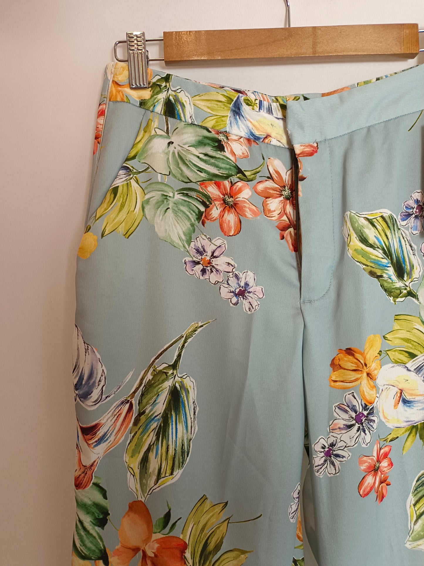 ZARA. Pantalón azul flores T.xs