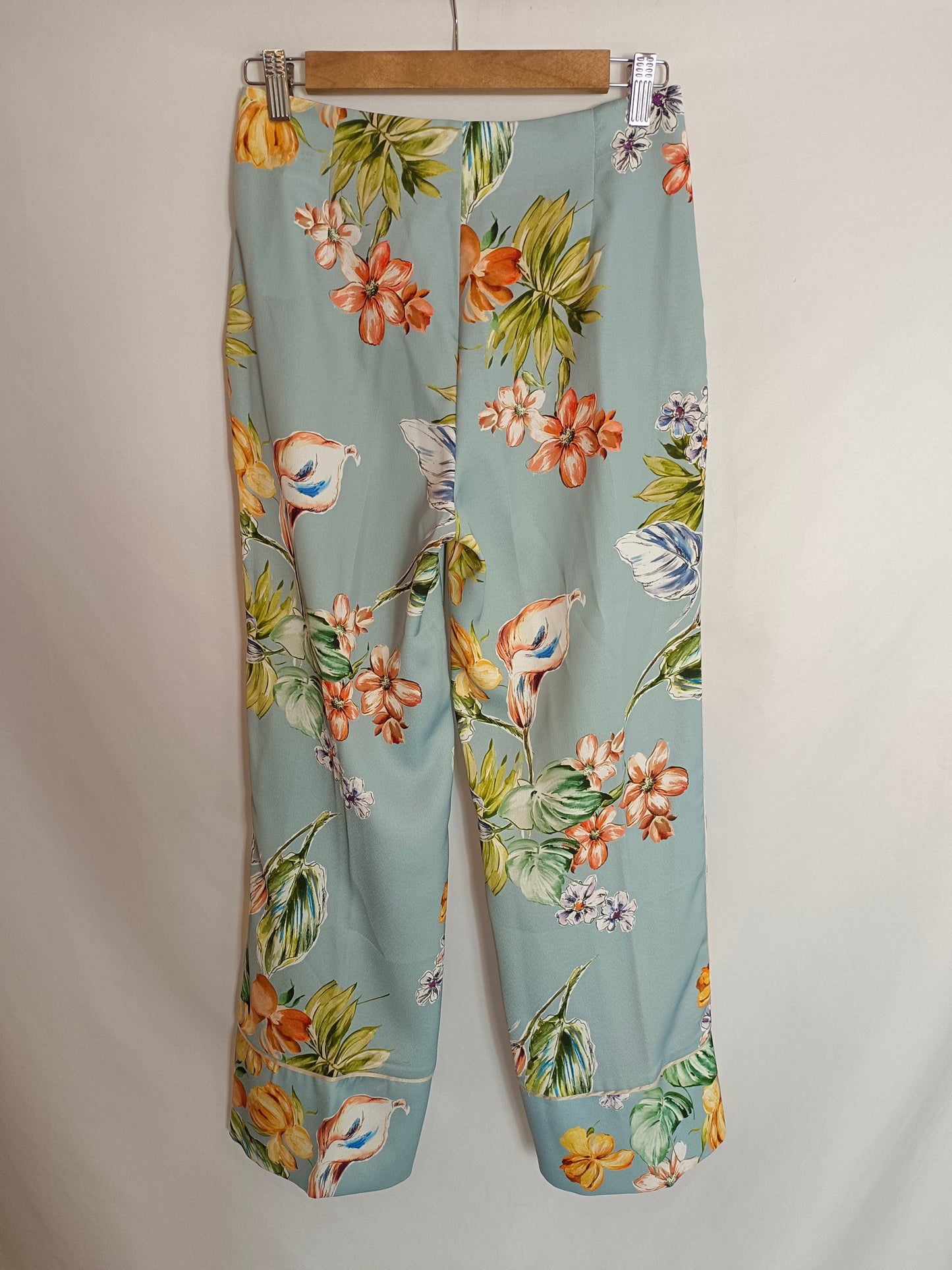 ZARA. Pantalón azul flores T.xs