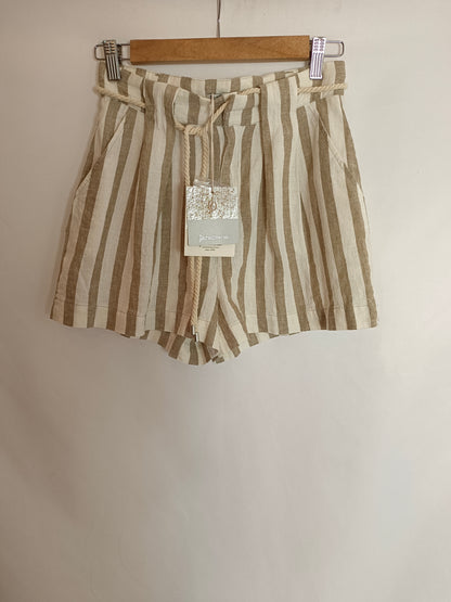 STRADIVARIUS. Pantalón corto rayas T.34