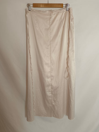 ZARA. Falda beige satinada T.s