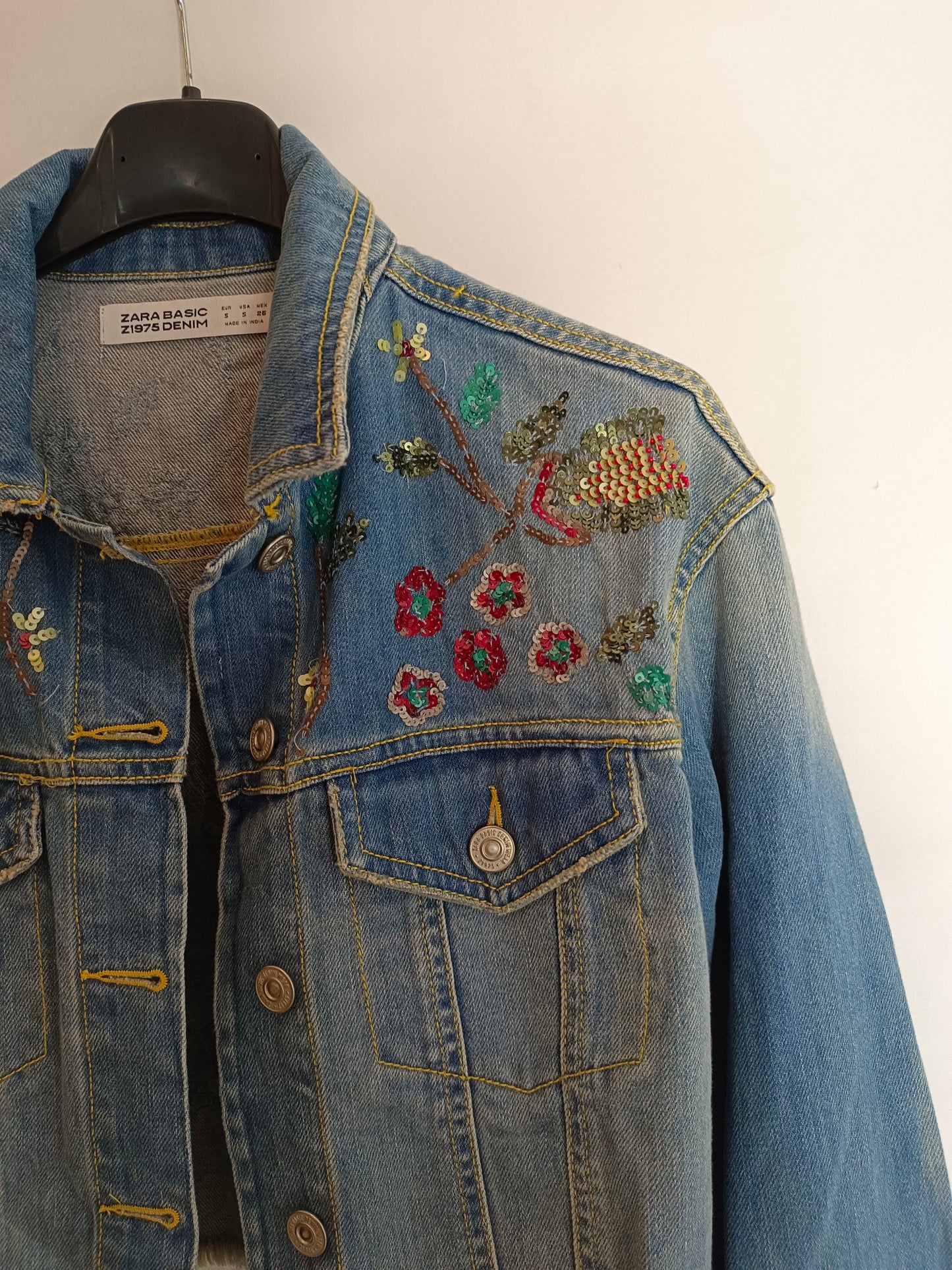 ZARA. Cazadora vaquera lentejuelas T.s