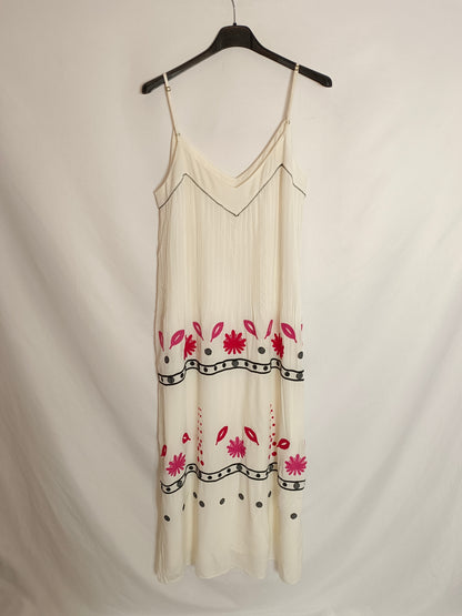 IS COMING. Vestido blanco bordado T.m