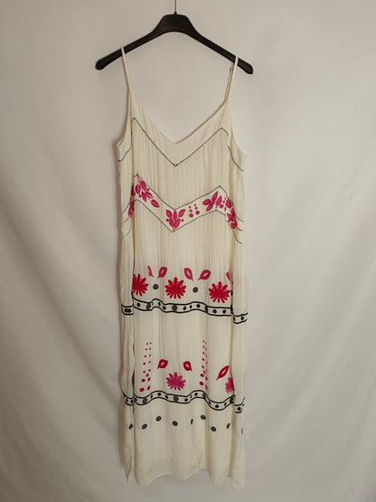 IS COMING. Vestido blanco bordado T.m