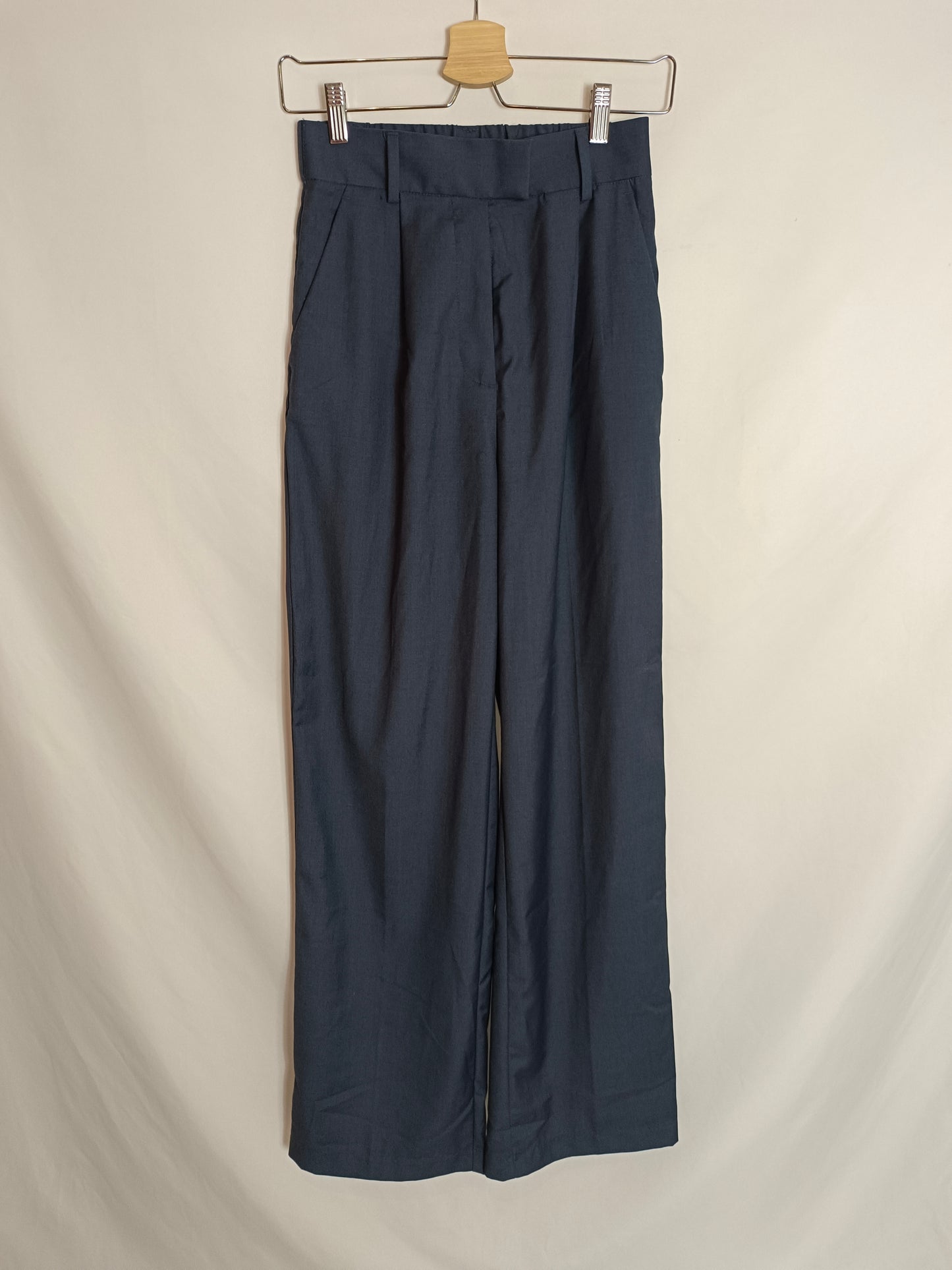 H&amp;M. Blue pleated trousers size 36