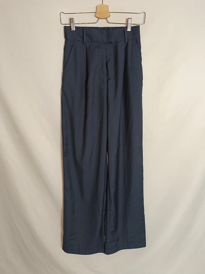 H&amp;M. Blue pleated trousers size 36