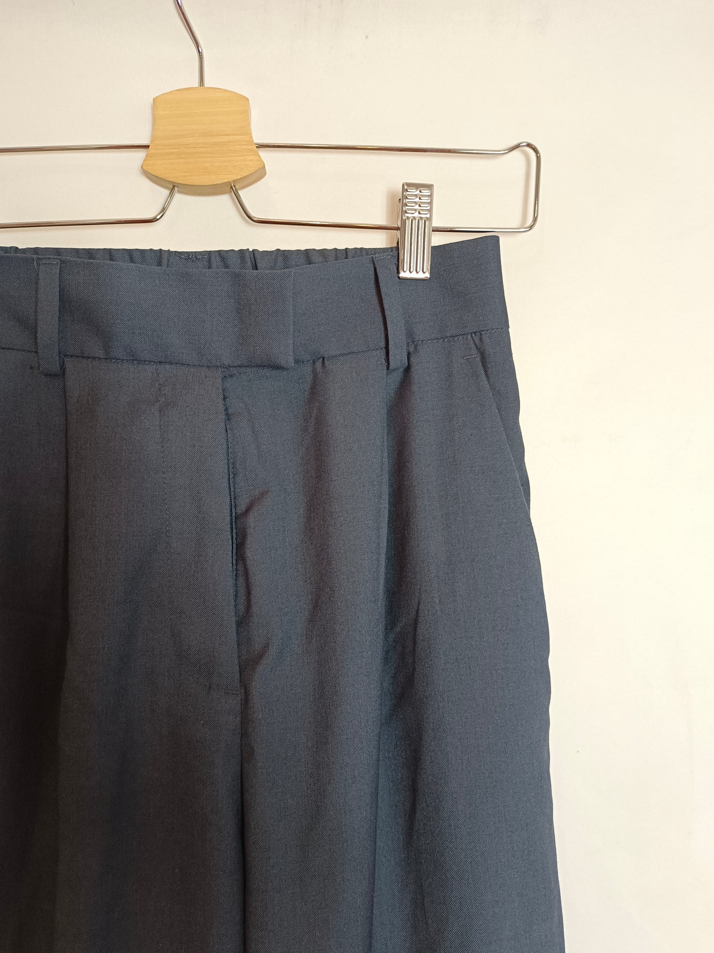 H&amp;M. Blue pleated trousers size 36