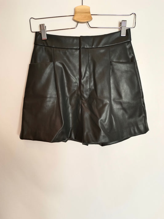 ZARA. Faux leather Ts shorts