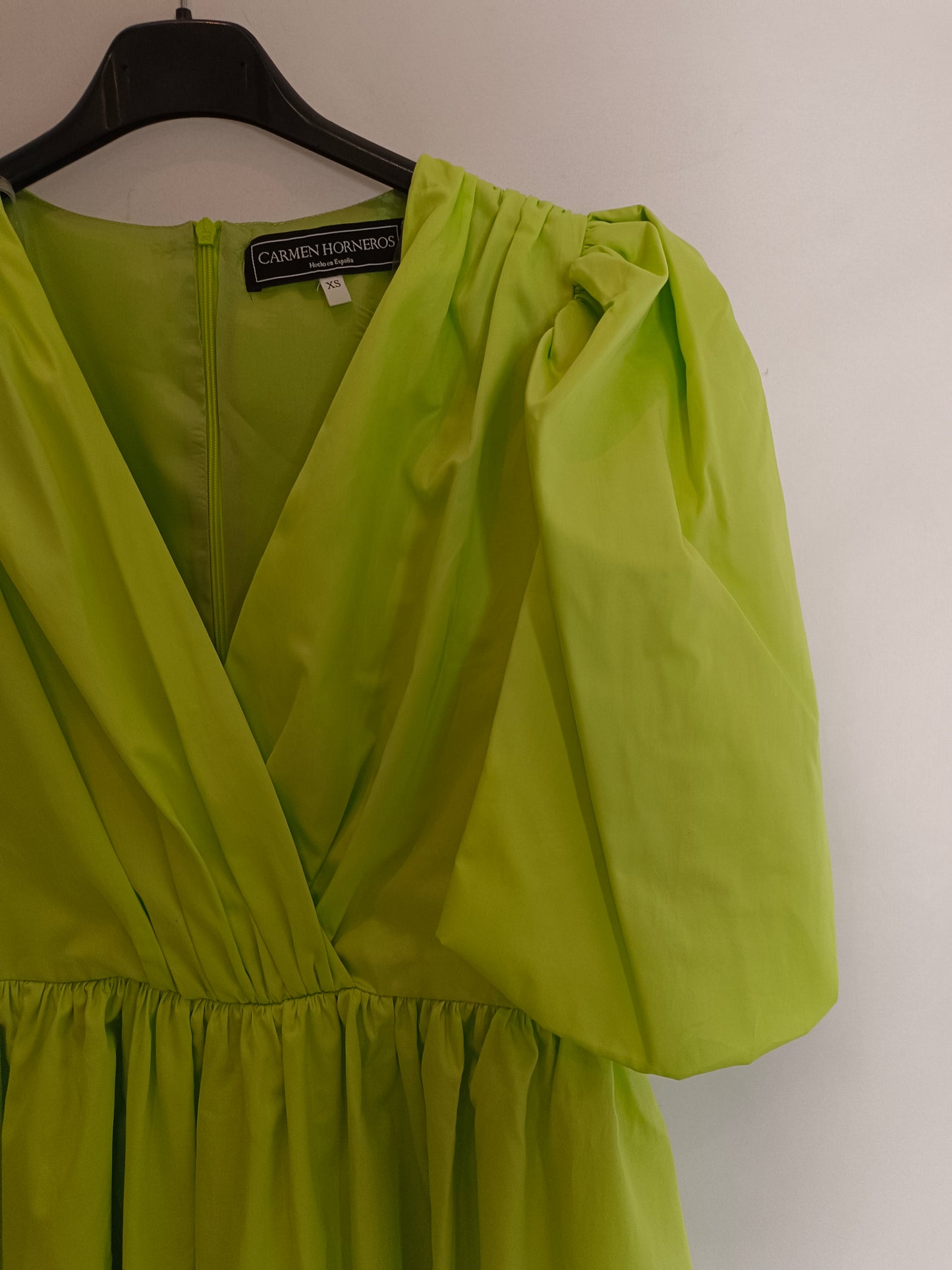CARMEN HORNEROS. Short green Ts dress