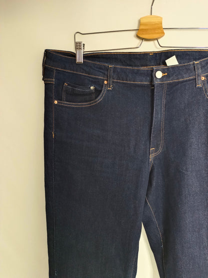 H&M. Pantalón denim pitillo cremalleras T.52