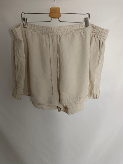 H&amp;M. Beige linen shorts S.3xl