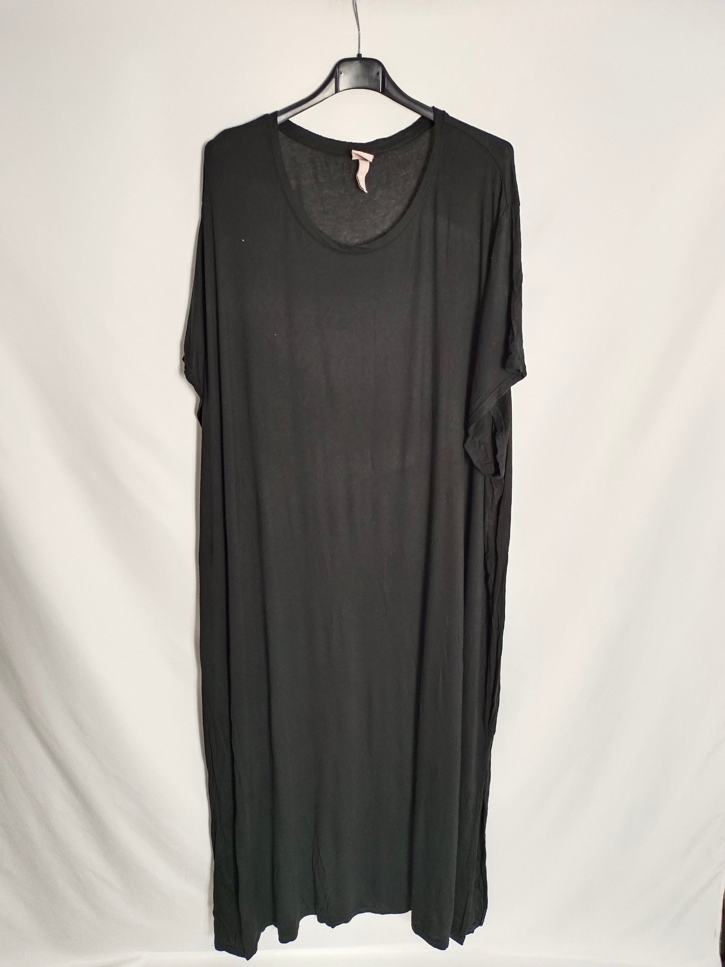 OTRAS. Vestido negro tejido camiseta T.4xl