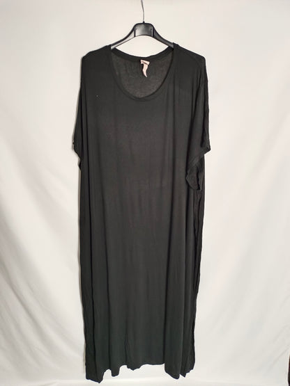 OTRAS. Vestido negro tejido camiseta T.4xl