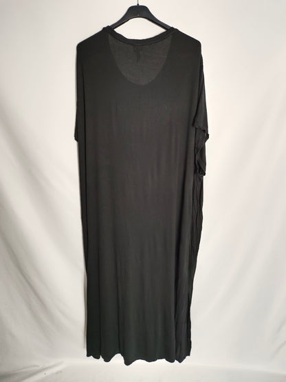 OTRAS. Vestido negro tejido camiseta T.4xl