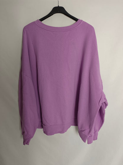 ASOS. Sudadera lila letras T.52