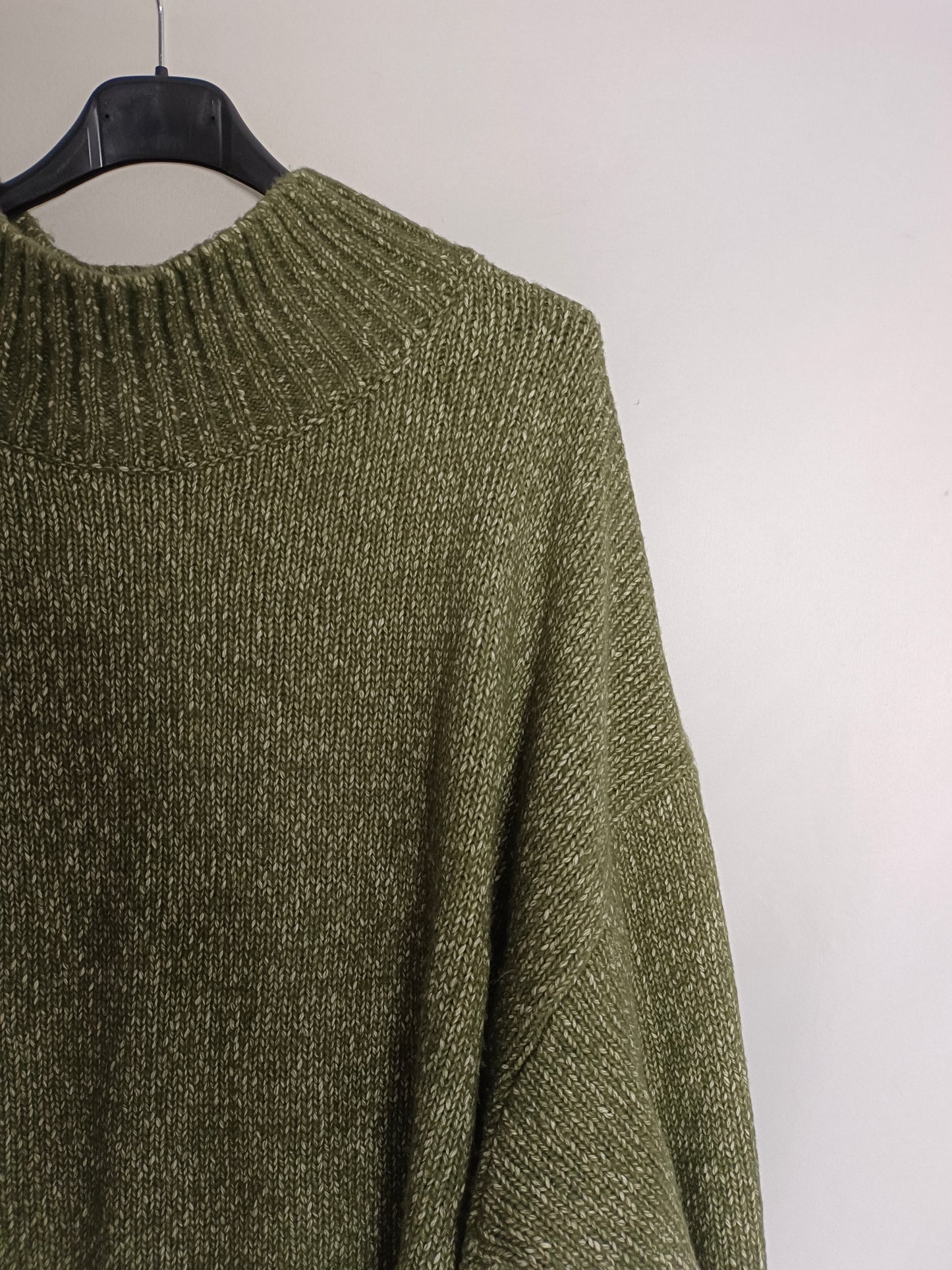 H&M. jersey verde jaspeado T.2xl