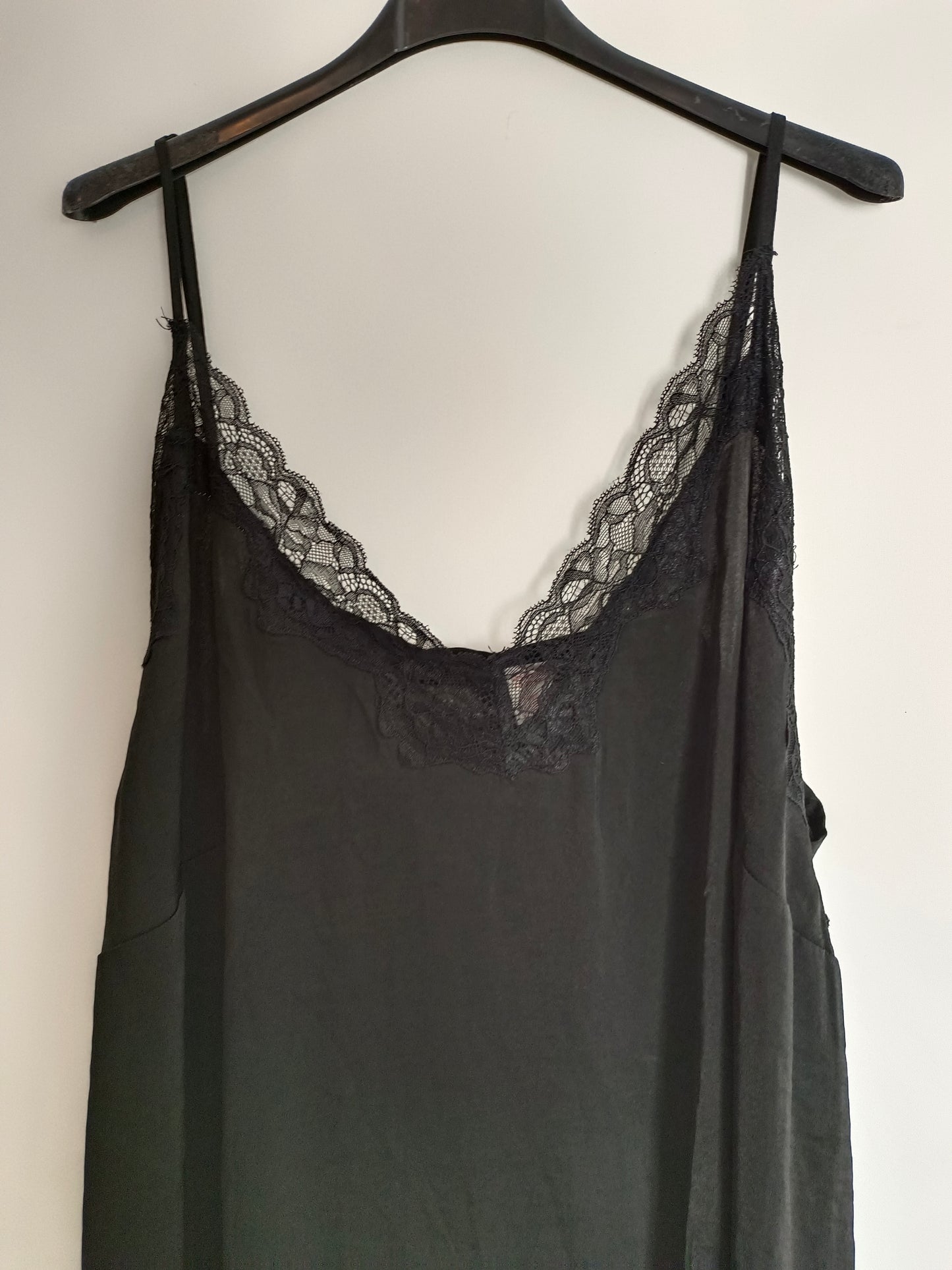 H&M. Top negro lencero T.3xl