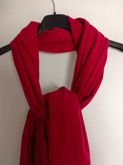 OTRAS. Bufanda roja