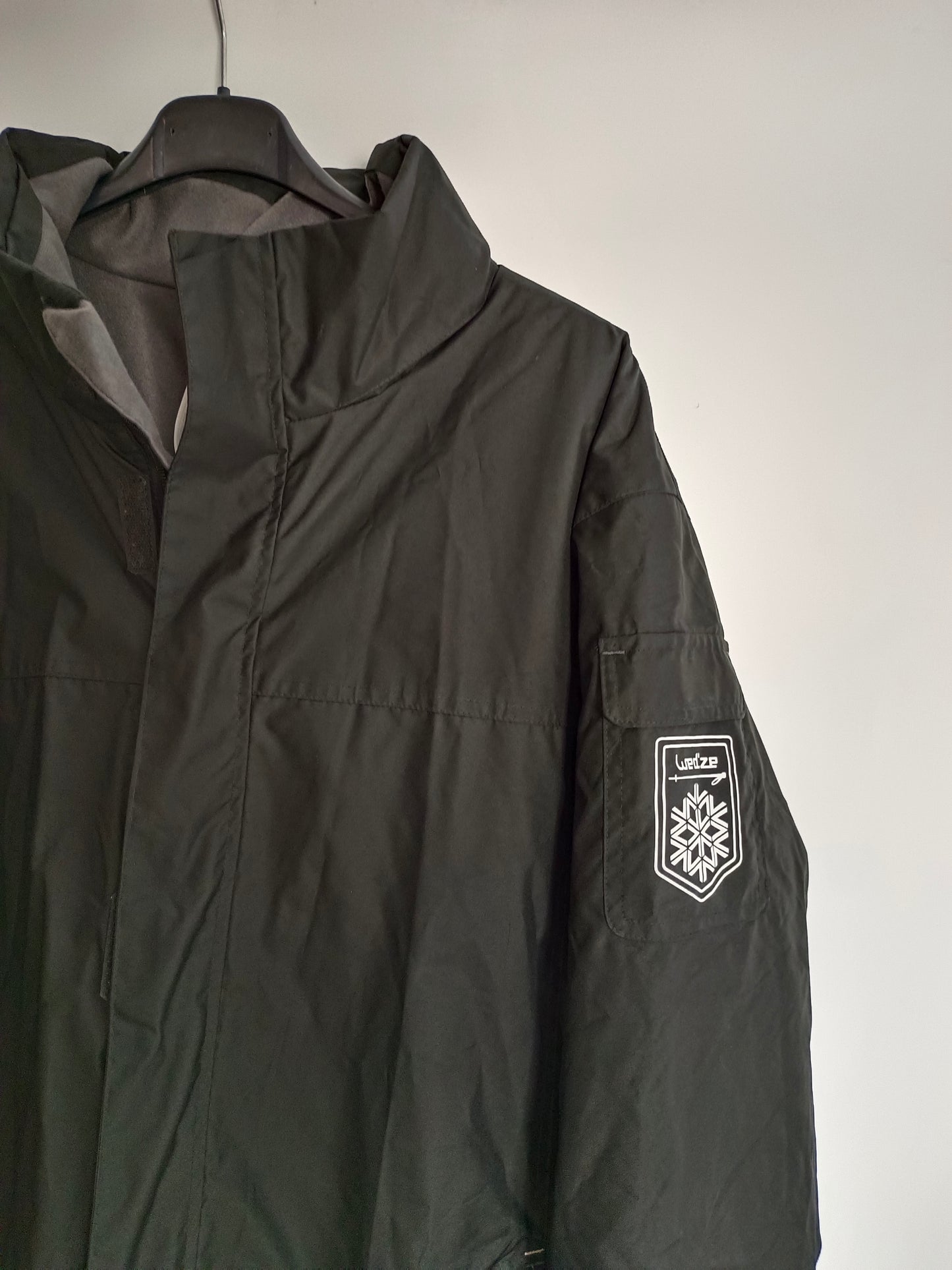 DECATHLON. Black waterproof coat, size 2XL
