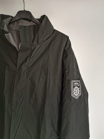 DECATHLON. Black waterproof coat, size 2XL