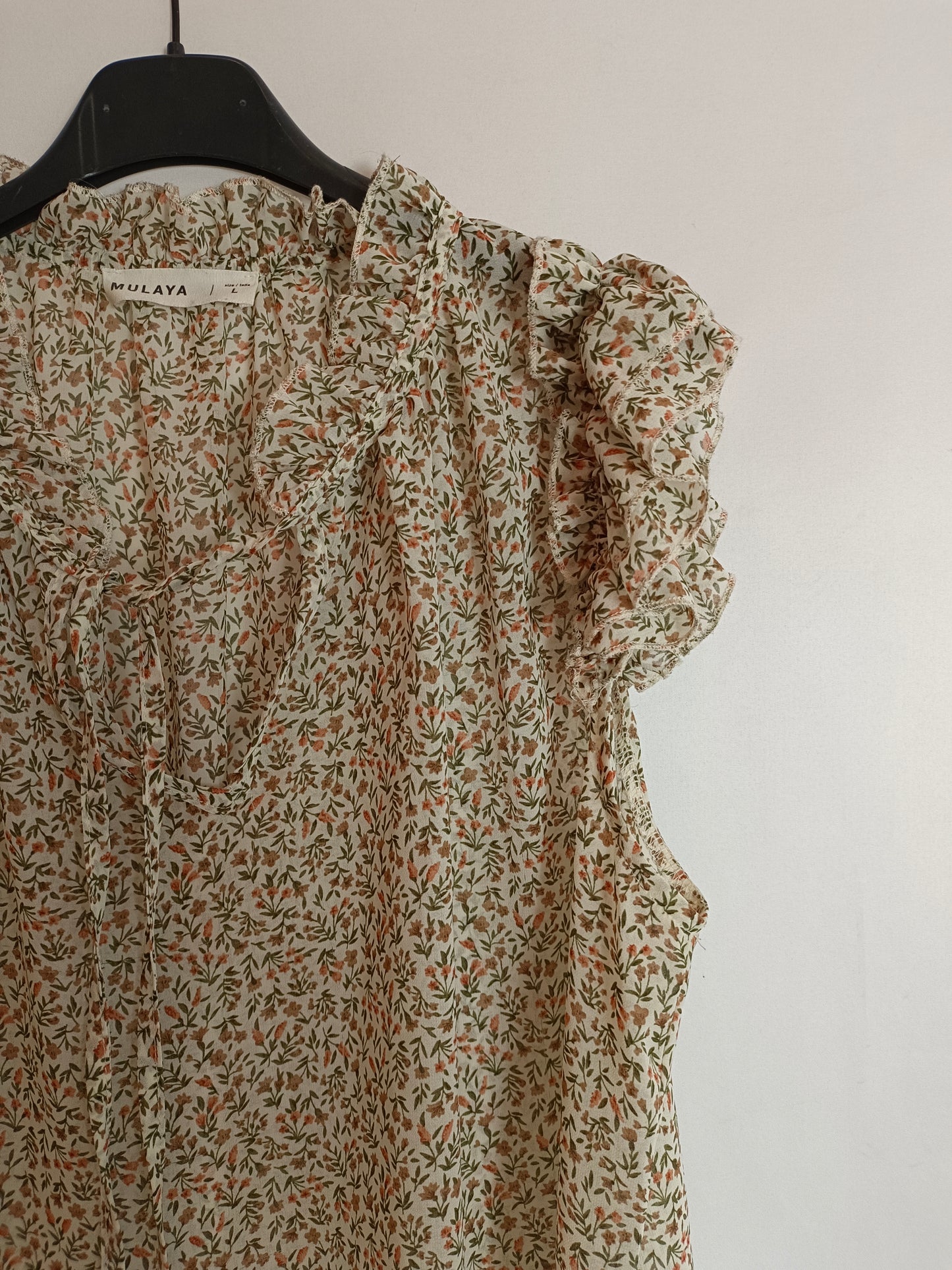 MULAYA. Beige floral blouse Tl