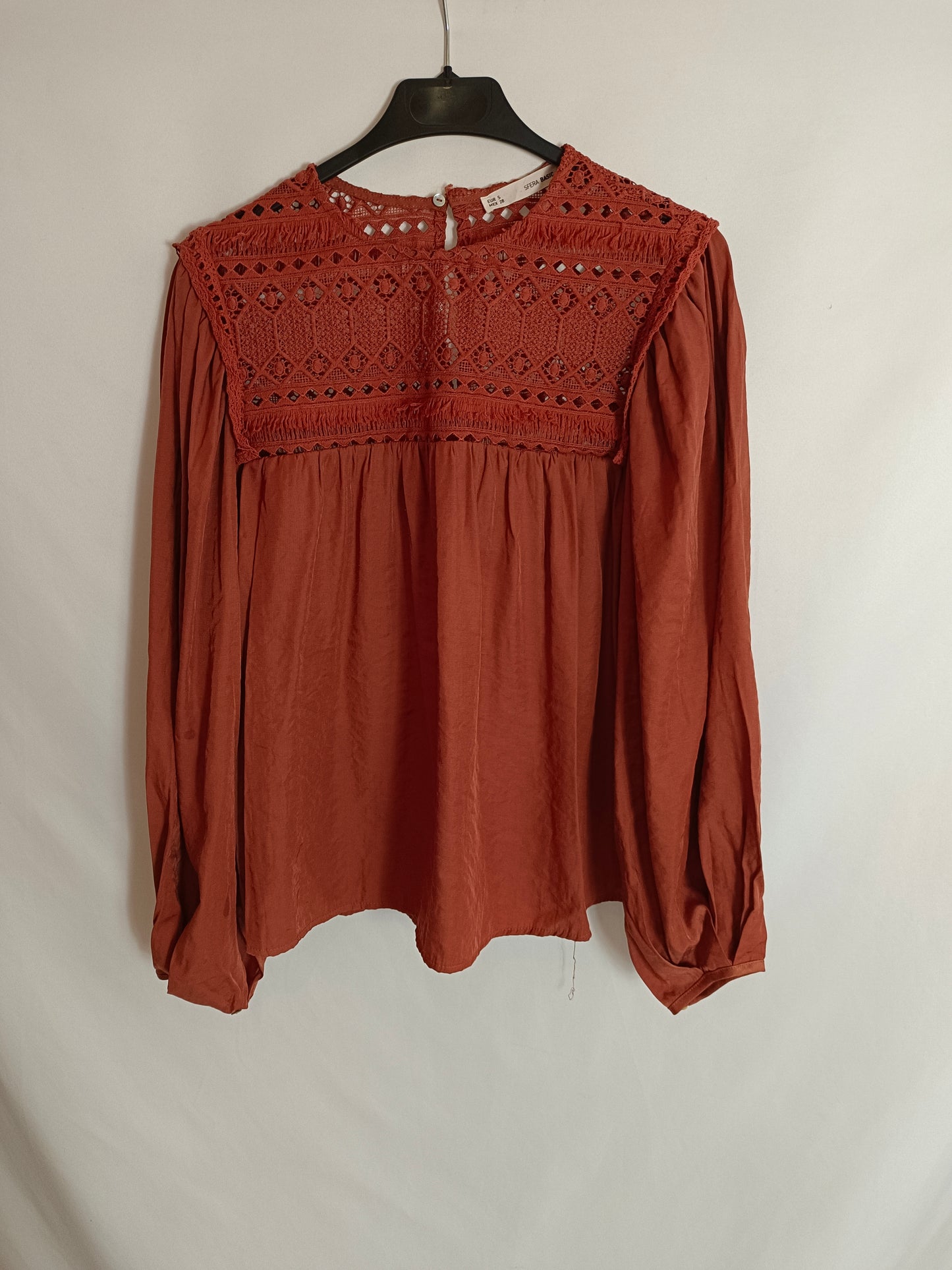 SFERA. Tile blouse with lace neckline Ts