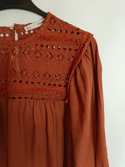 SFERA. Tile blouse with lace neckline Ts