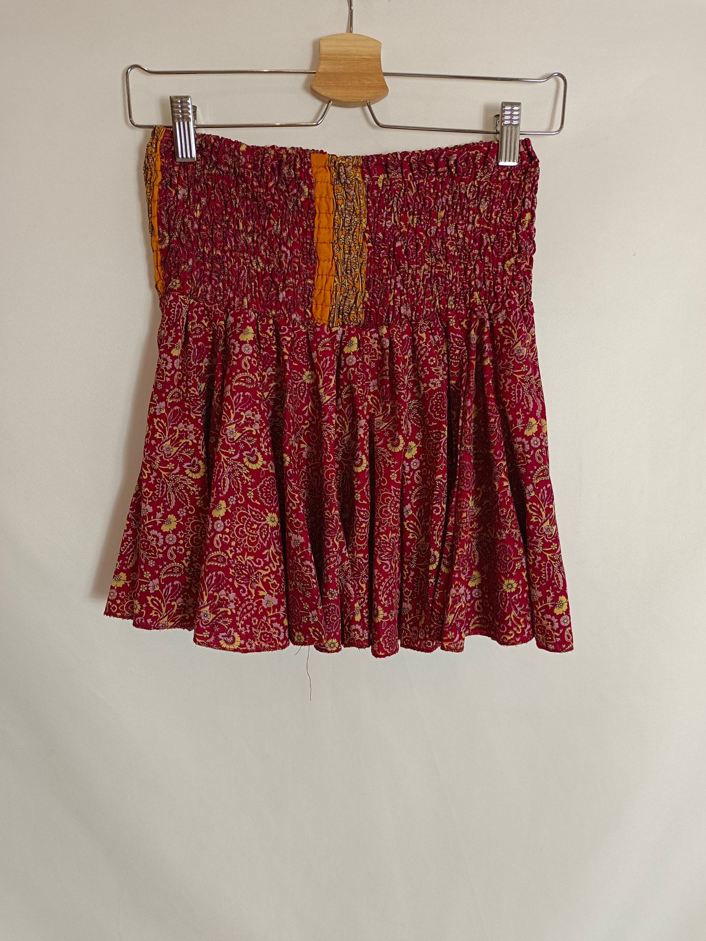 COLINE. Burgundy floral Ts skirt