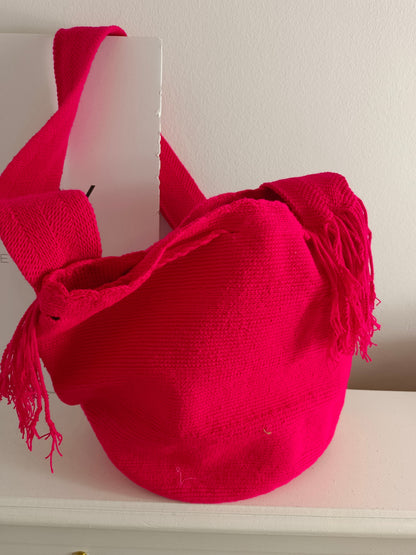 OTRAS. Bolso estilo wayuu rosa