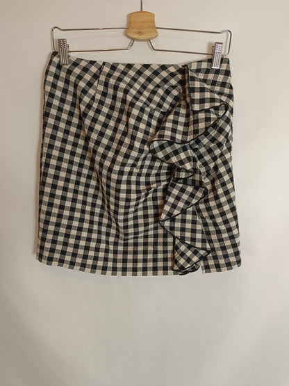 H&amp;M. Short checked skirt size 38