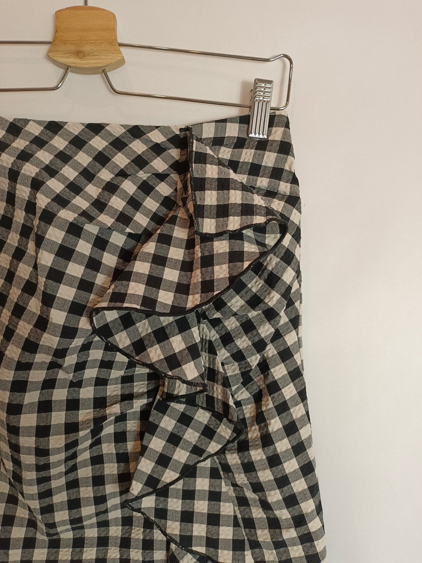 H&amp;M. Short checked skirt size 38