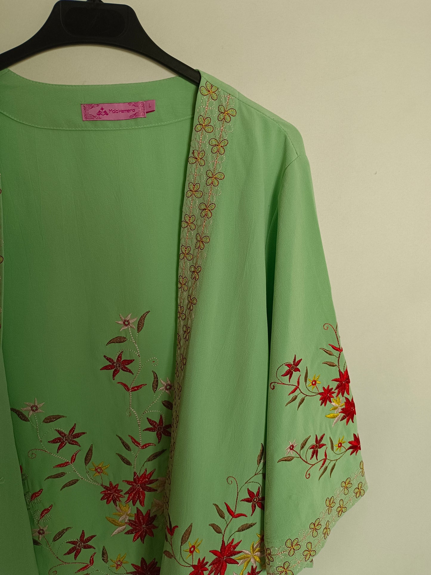 MOÏO HEMERO. Embroidered green kimono Tl