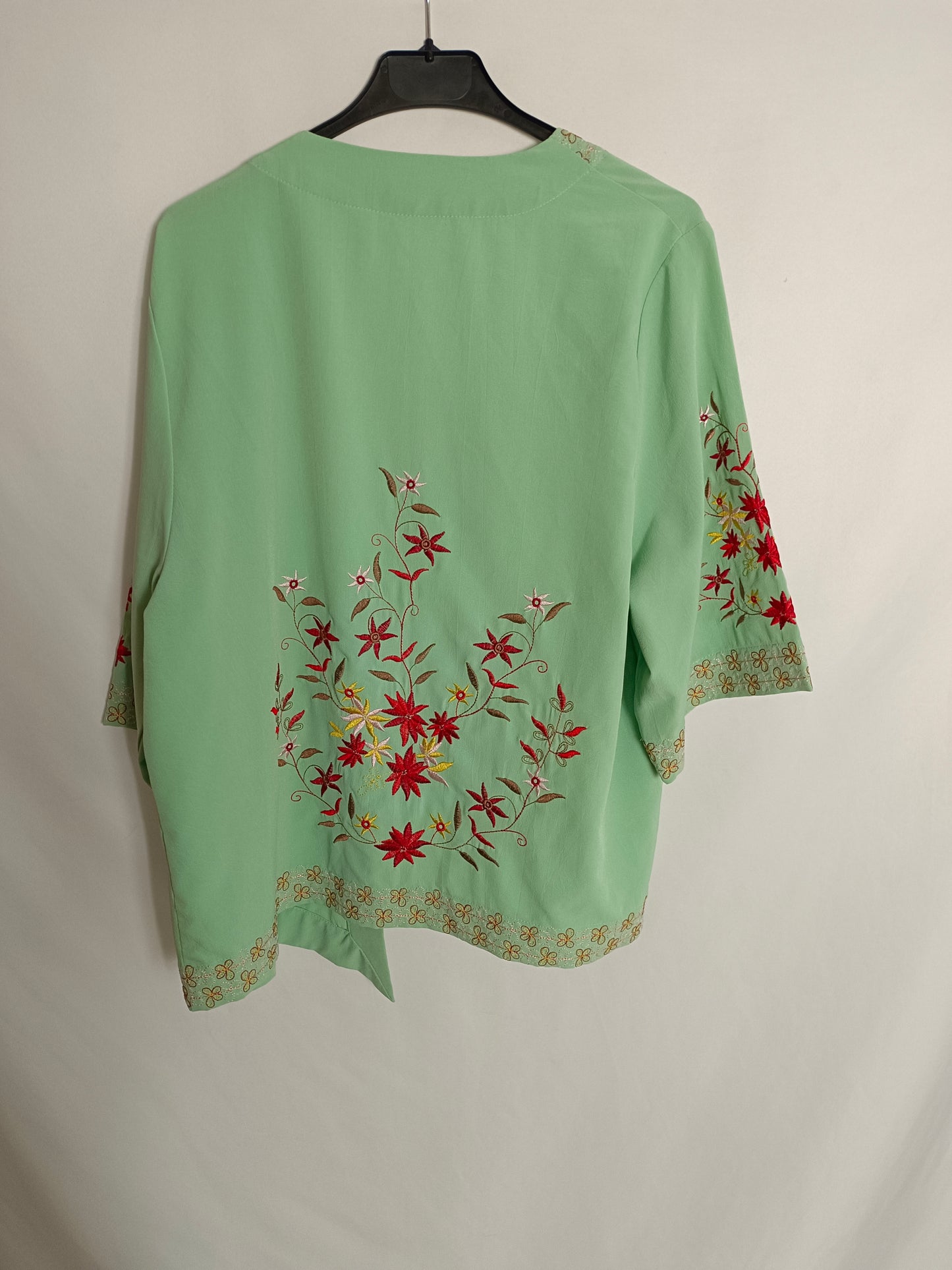 MOÏO HEMERO. Embroidered green kimono Tl