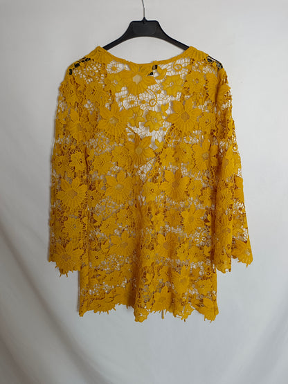 OCTOBER. Top encaje mostaza T.m