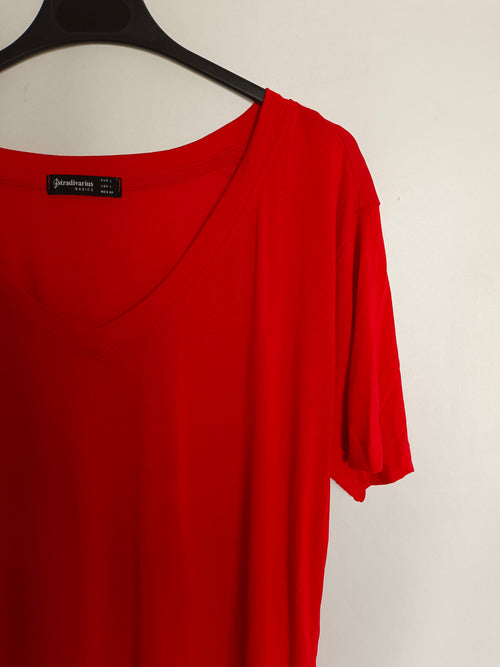 STRADIVARIUS. Camiseta roja básica T.l