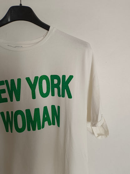 LOAVIES. Camiseta blanca letras T.l