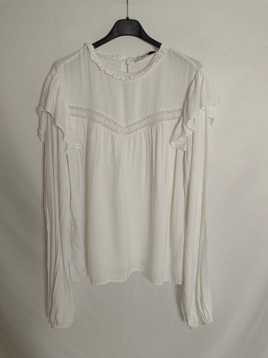 JUSTFUB. White blouse with ruffles Tl