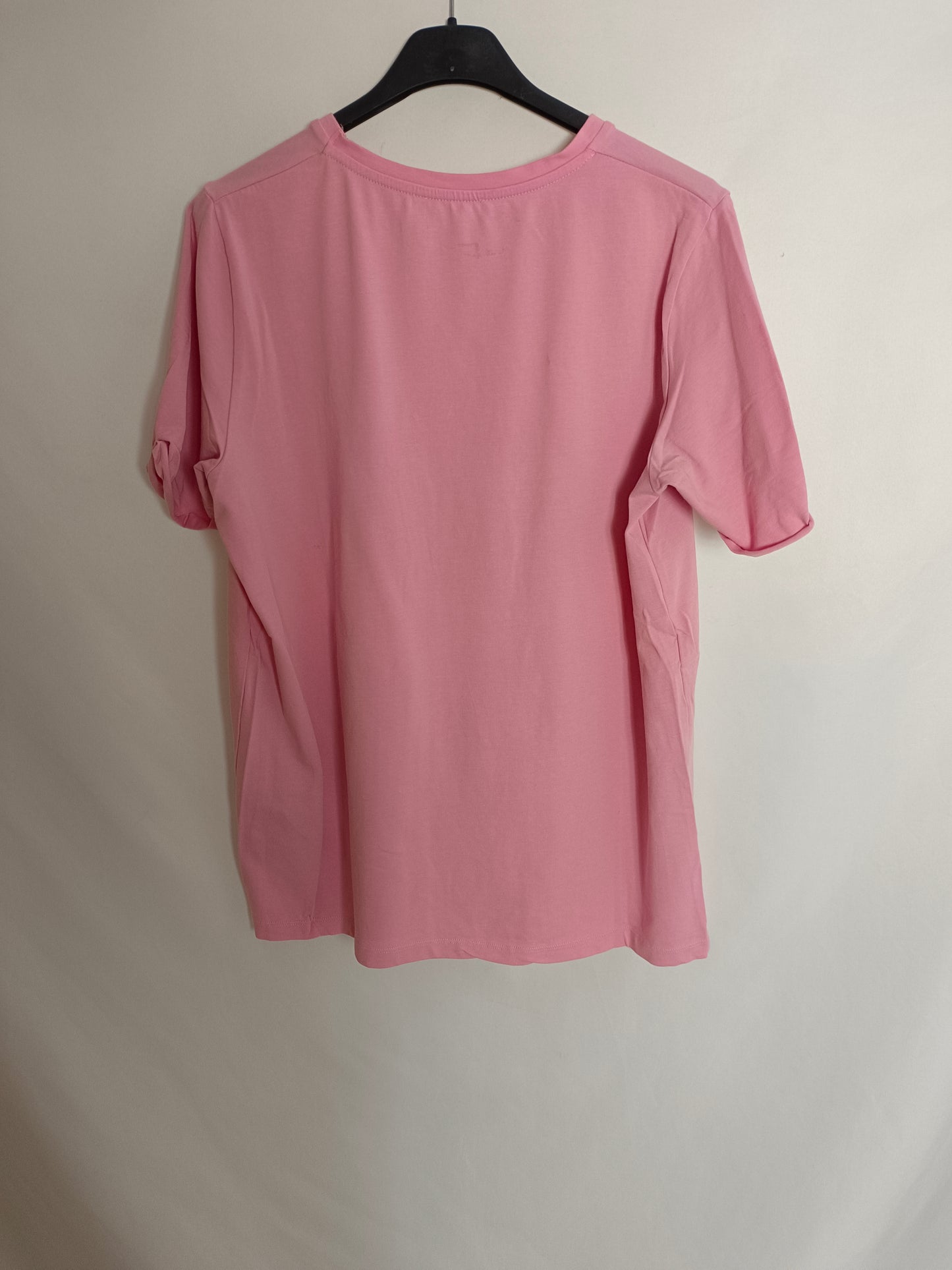 LOAVIES. Pink T-shirt with letters" Tu(l)