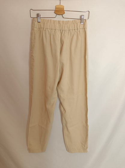 PULL&BEAR. Pantalón fluido beige T.l