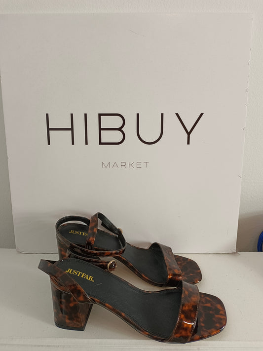 JUSTFUB. Sandalia marrón print T.40