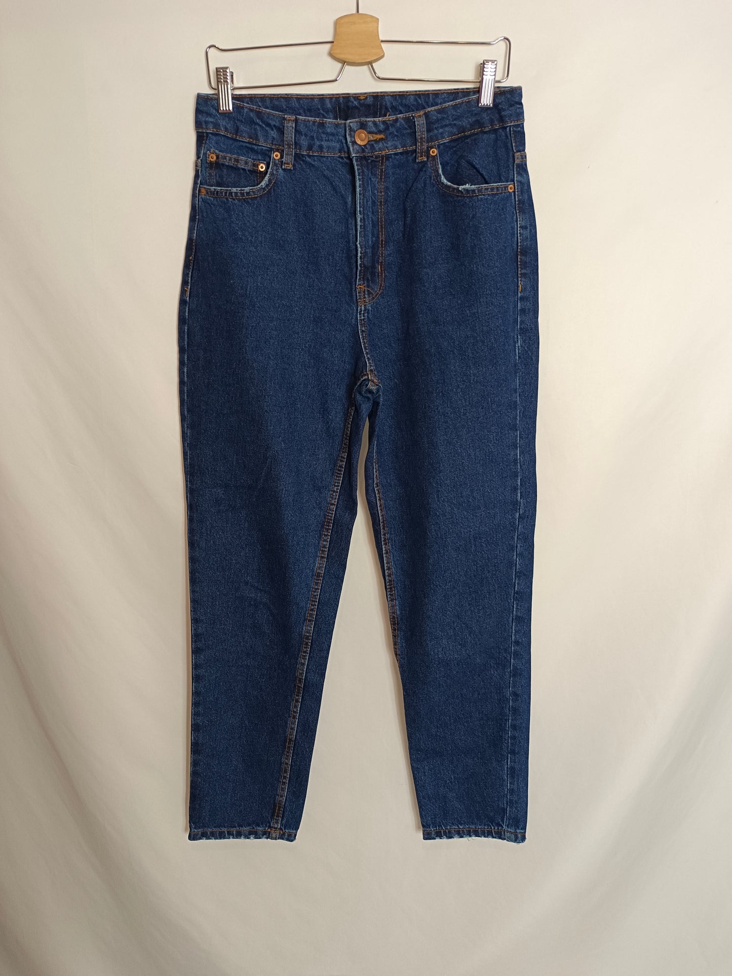 BERSHKA. Pantalón monfit oscuro T.u(38)