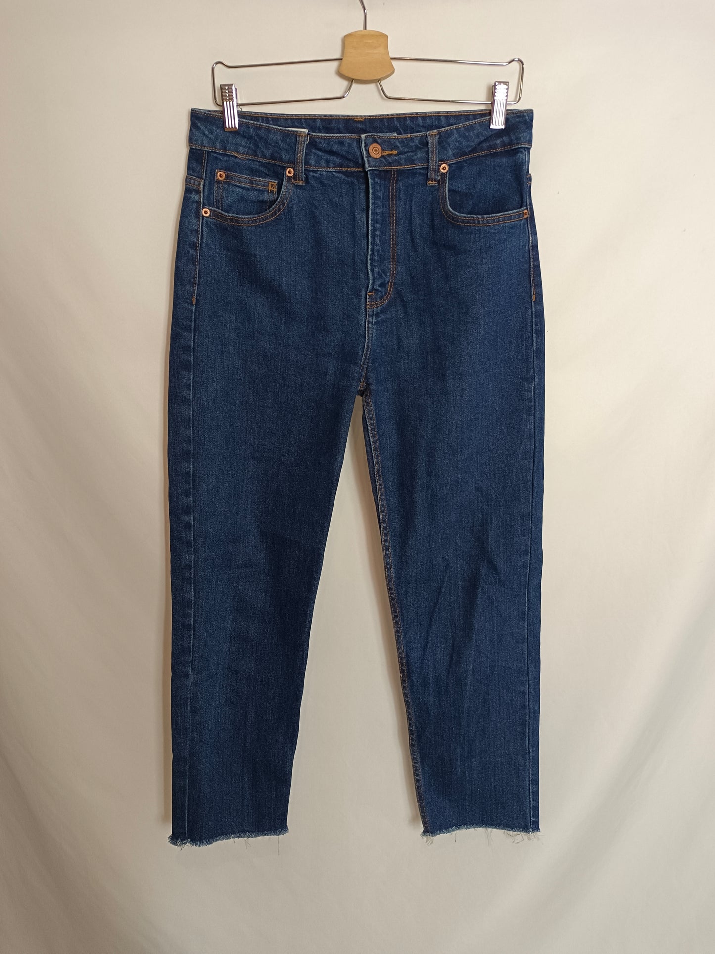 BERSHKA. Pantalón straight cropped T.u(40)