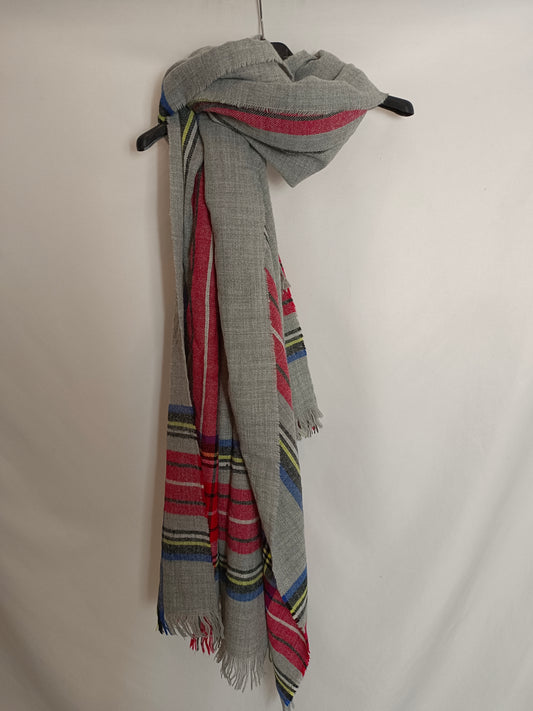 OTRAS. Bufanda gris cuadros
