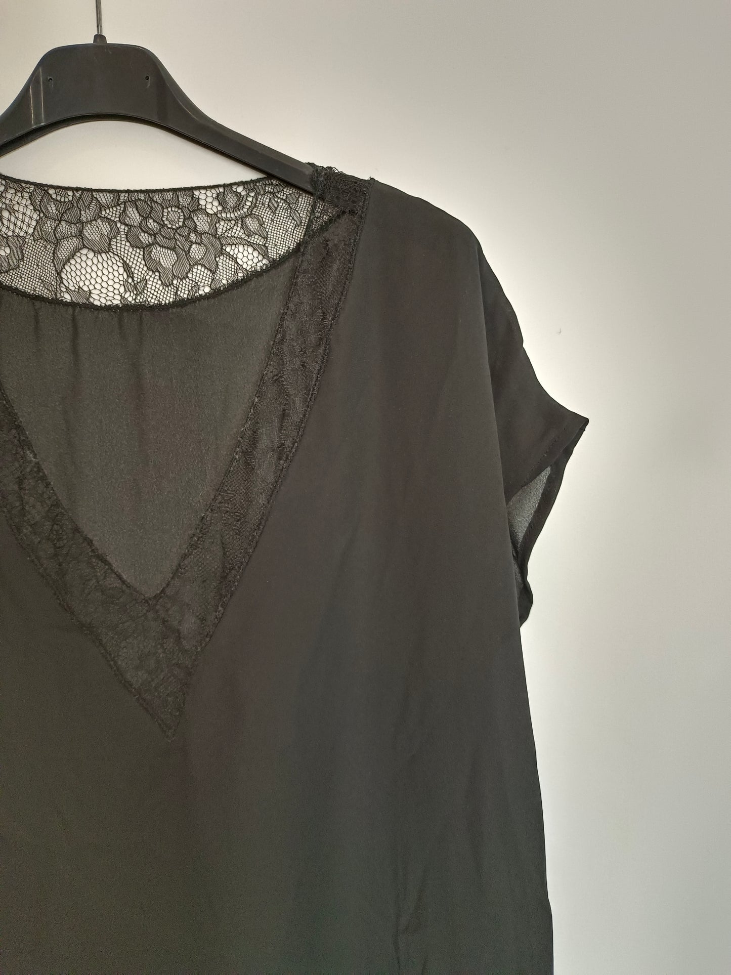 OTHERS. Black lace top Tu(S)