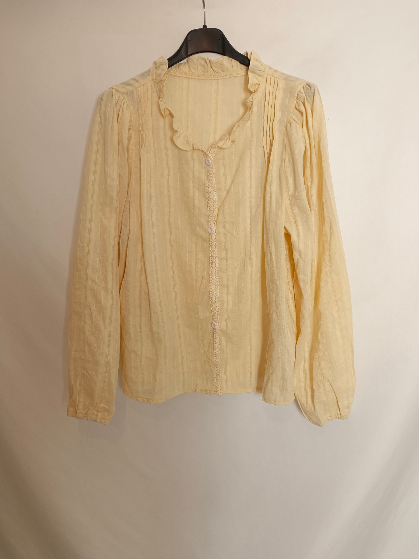 DAZY. Beige lace blouse Tl