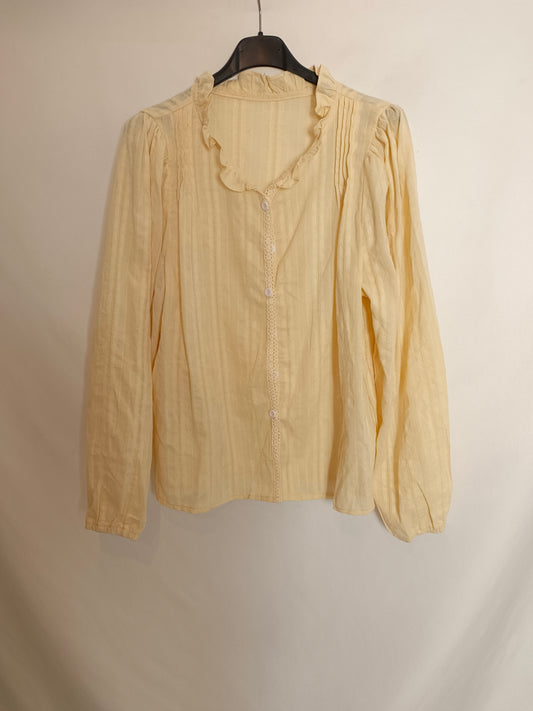 DAZY. Blusa beige encajito T.l