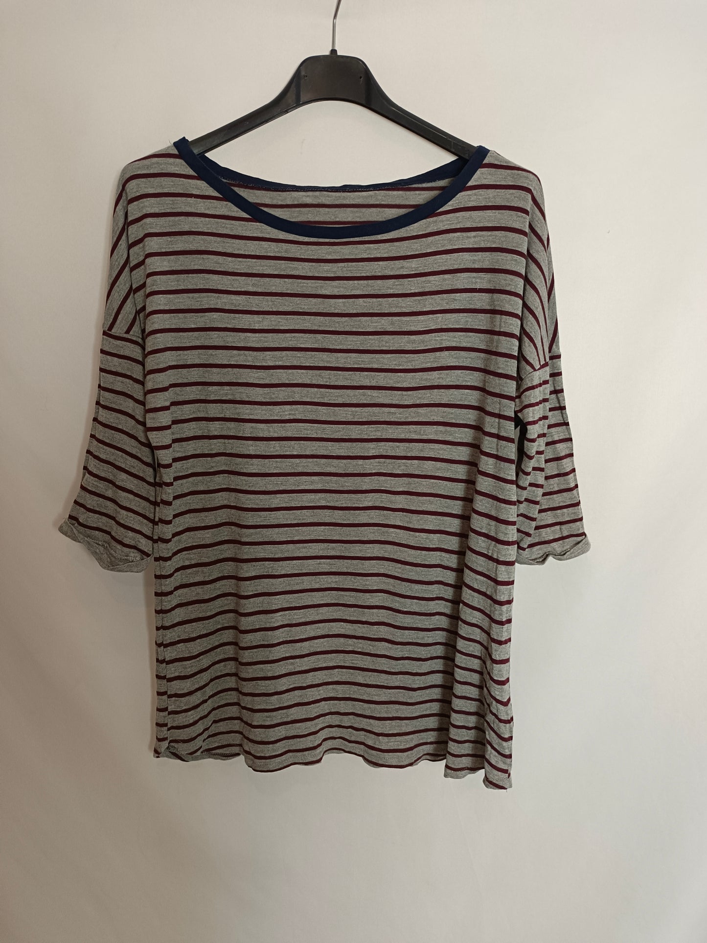 OTRAS. Camiseta gris rayas TU(S)