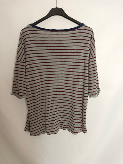 OTRAS. Camiseta gris rayas TU(S)