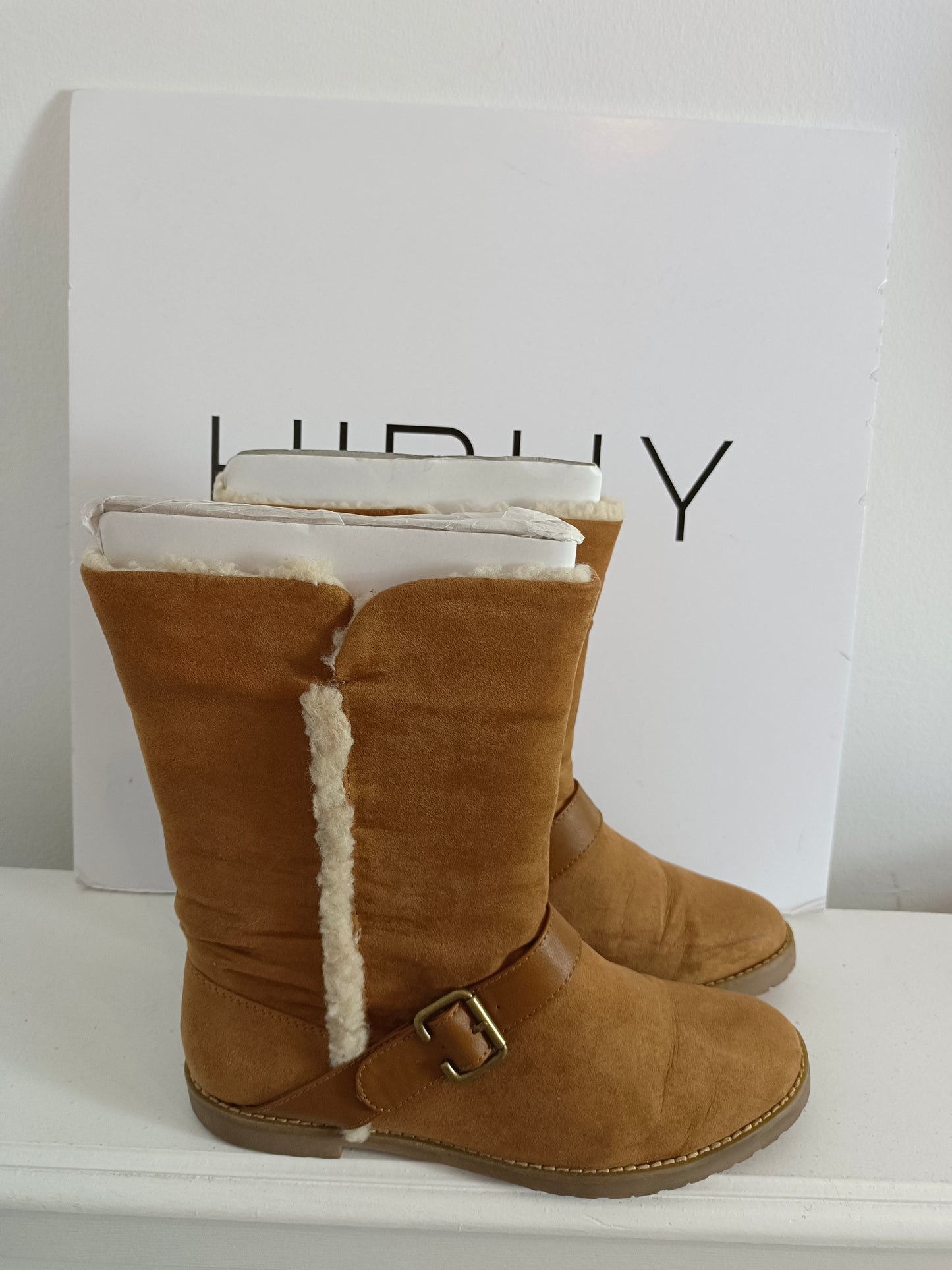 PULL&amp;BEAR. Camel shearling boots T.38