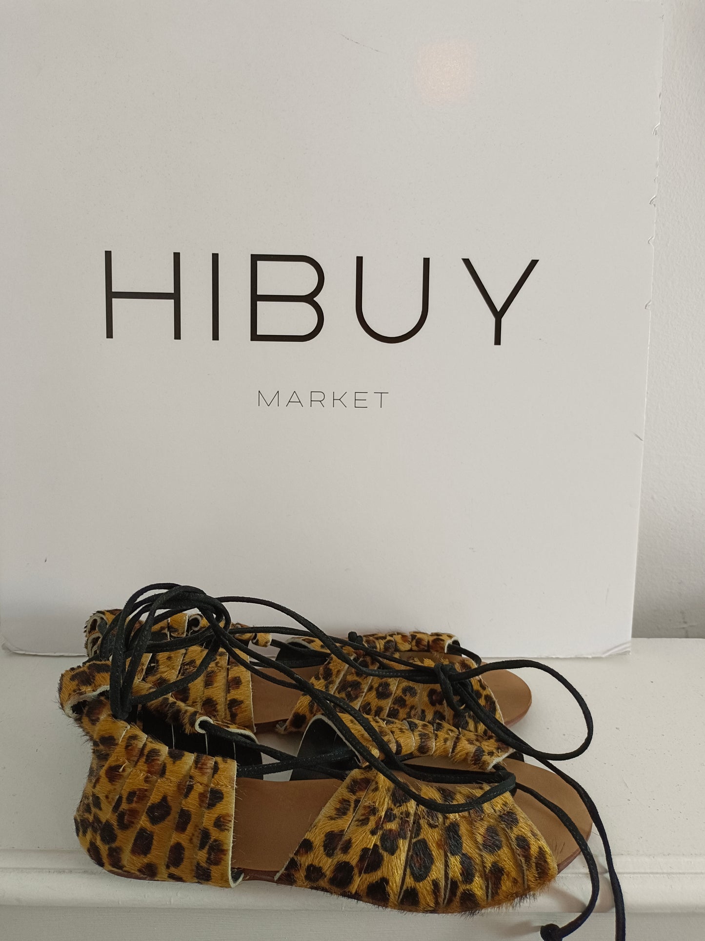 ZARA. Sandalia print pelito T.38