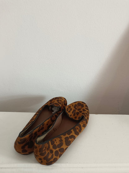 BLANCO. Mocasines animal print T.38